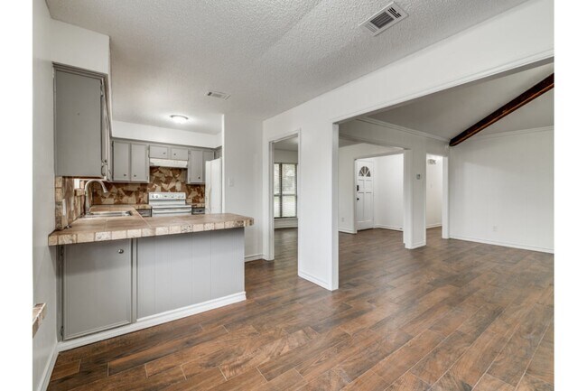 Building Photo - 6900 Wicks Trail