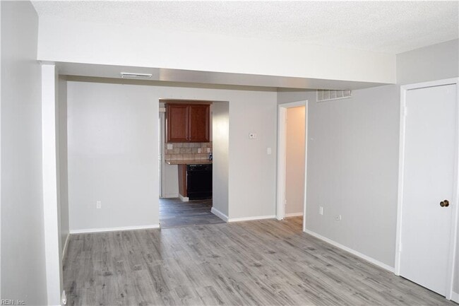 Building Photo - 12773 Woodside Ln