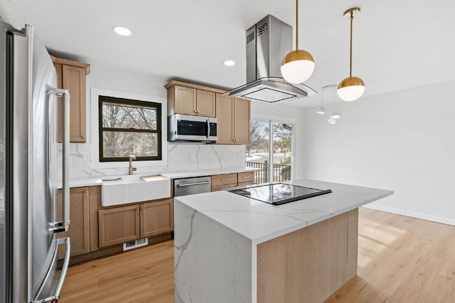 Building Photo - "Charming 4-Bedroom Home with Granite Elegance in Lino Lakes – 2584 Sq Ft of Comfort!"