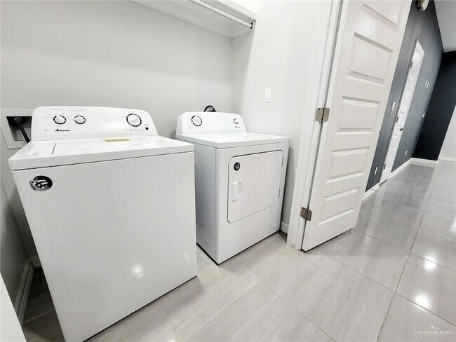 Building Photo - 2101 Taxco Ct