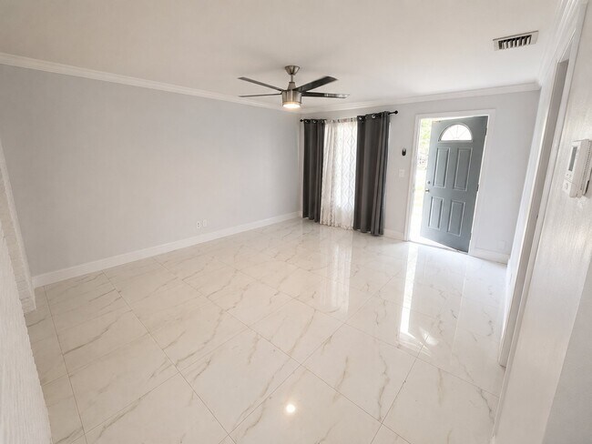 Building Photo - 4054 SW 50th St