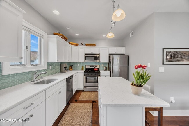 Building Photo - 46 Barberie Ave