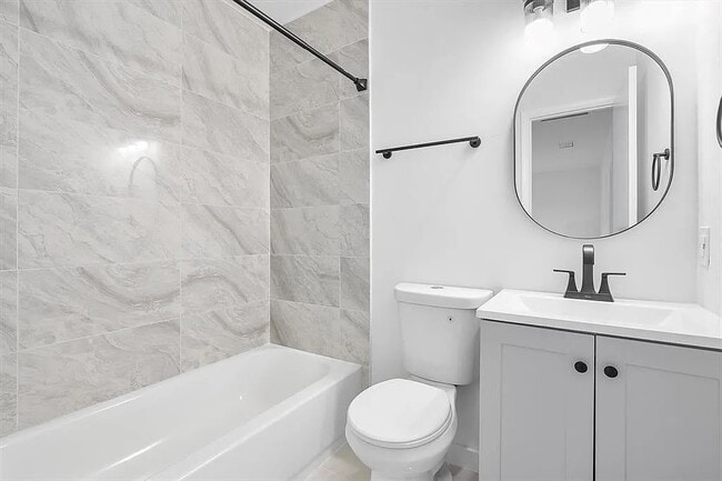 Building Photo - 1901 NW 14th Ave