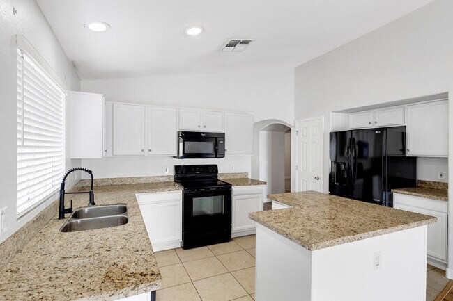Building Photo - 11518 W Paradise Dr