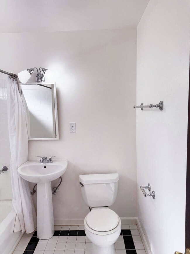 Building Photo - 1 Bed, 1 Bath in Glen Ellen