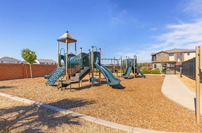 Building Photo - SPACIOUS PATIO HOME FOR RENT!