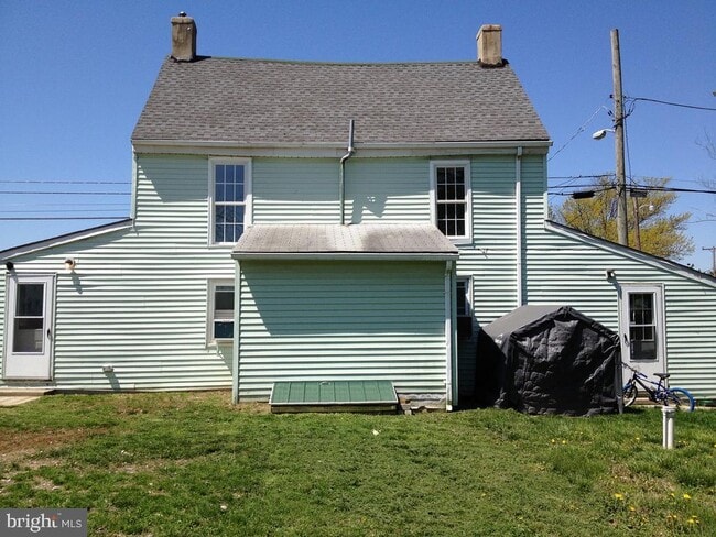 Building Photo - 76 Chestnut St