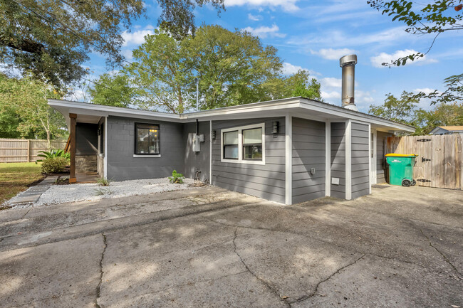 Building Photo - 503 South Ave