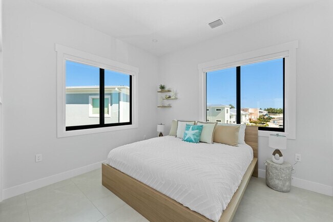 Building Photo - 247 Pescayo Ave