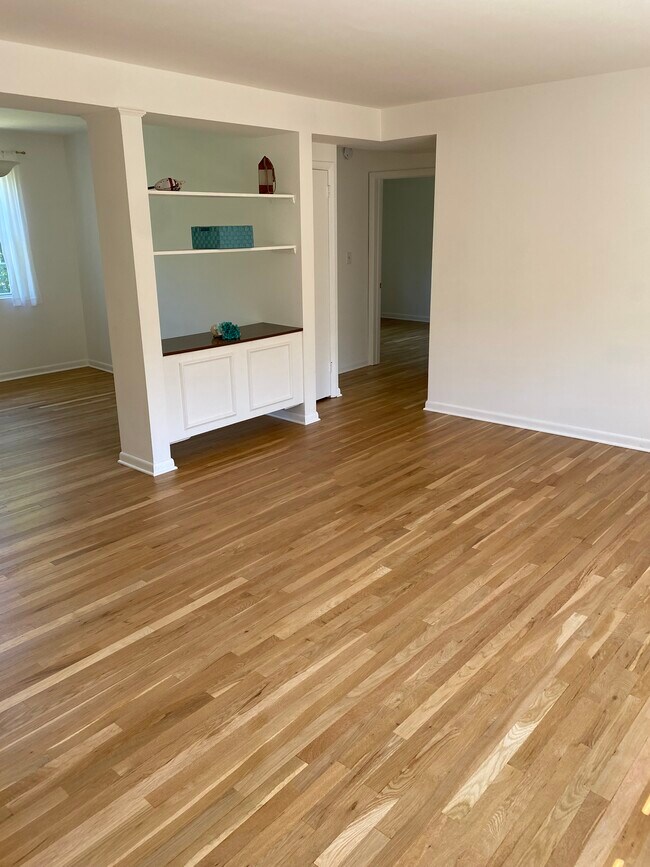 316 F Living Room looking toward back B/R - 310 E Melrose Ave