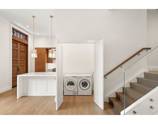 Building Photo - 45 Temple St