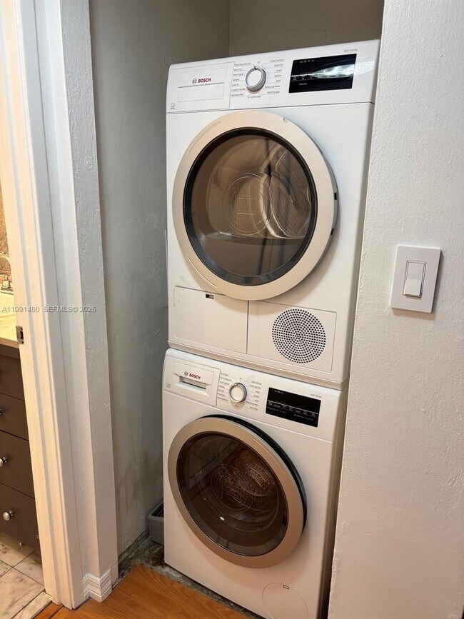 Building Photo - 201 Crandon Blvd