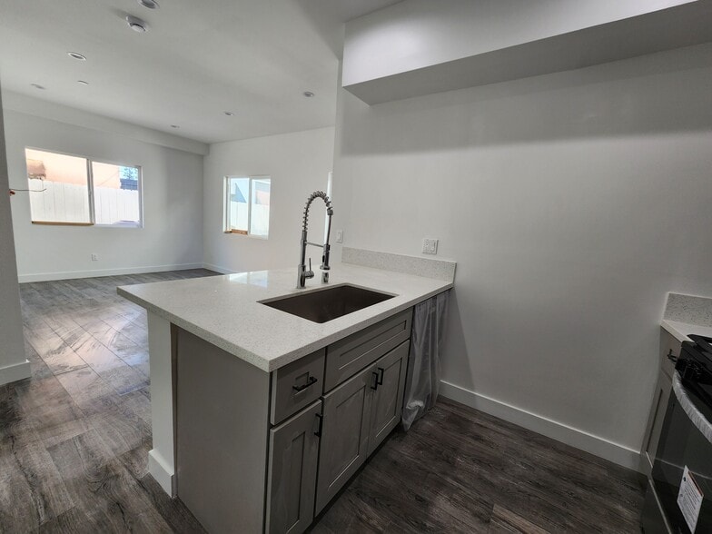Building Photo - 6515 Florence Pl