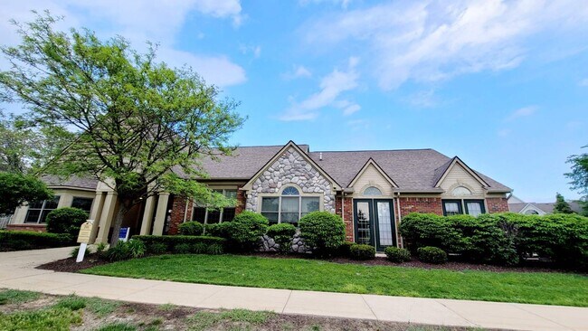 Building Photo - 245 Brookwood Dr