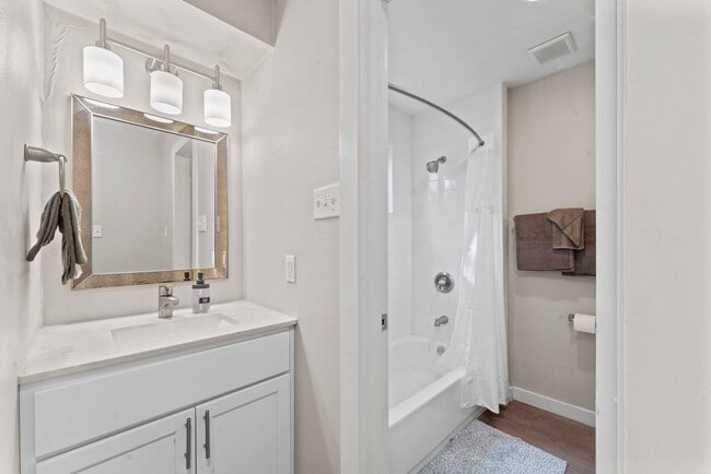 Building Photo - 6811 Great Northern Blvd