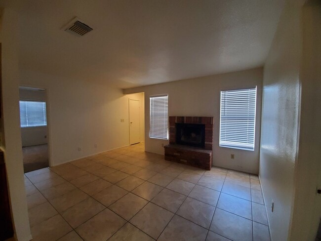 Building Photo - Shadow Mountain 2 Bedroom 2 Bath Single-Level Townhome with Fireplace & Pool