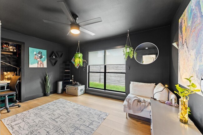 Building Photo - 10826 Moonlight Dr