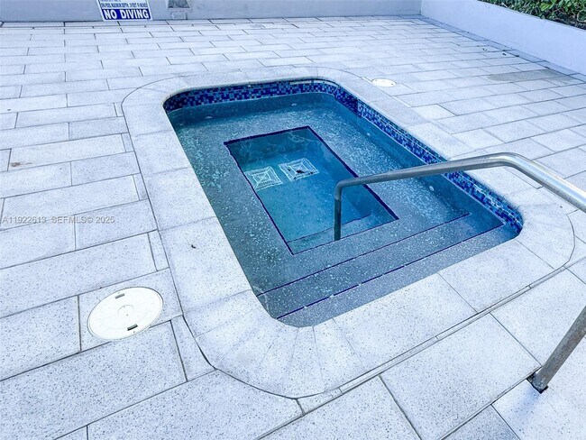 Building Photo - 8877 Collins Ave