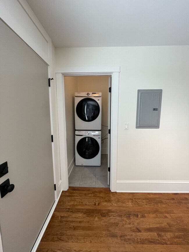 Building Photo - 3436 N Springfield Ave