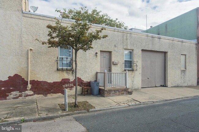 Building Photo - 2855 E Thompson St
