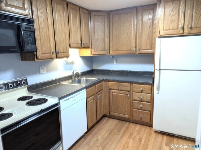 Building Photo - 165 South St