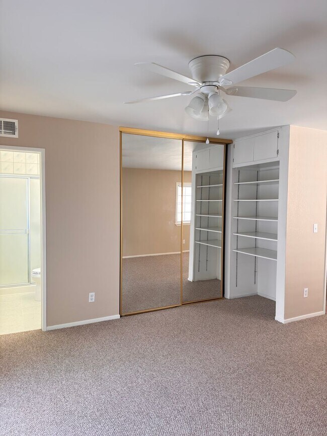 Building Photo - Updated 3-Bed Home with Oversized Garage & Huge Driveway