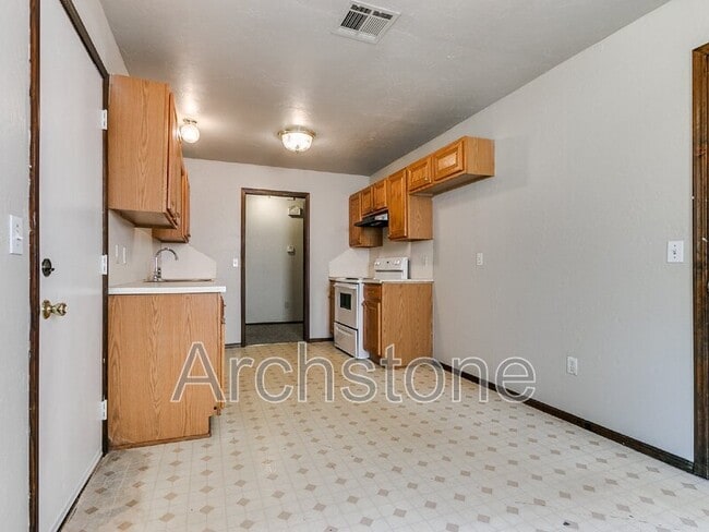 Building Photo - 5216 Coble St