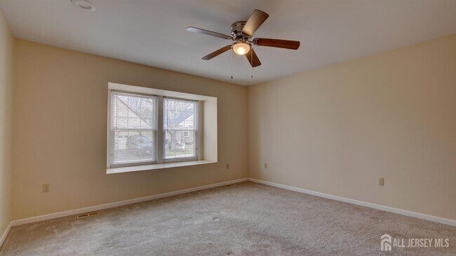 Building Photo - 18 Thomas Paine Dr