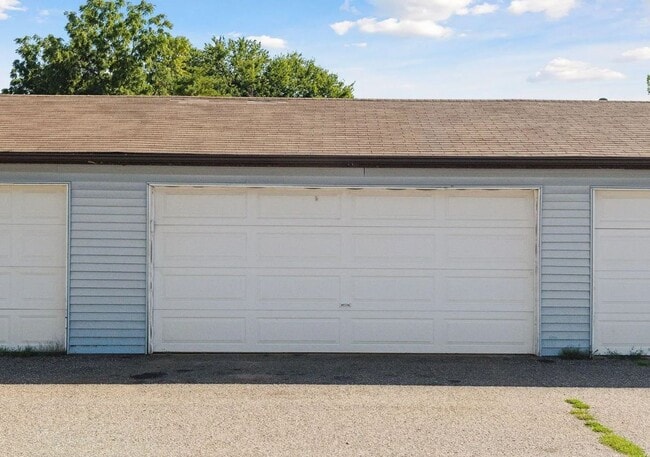 Building Photo - Charming & Spacious 3-Bedroom Home for Rent in Shakopee