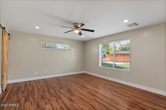 Building Photo - 838 E Belmont Ave