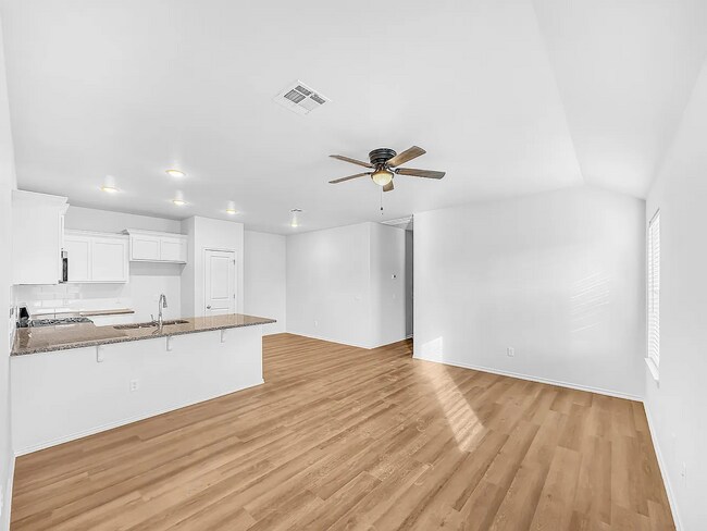 Building Photo - Beautiful 3-Bedroom, 2-Bath Home in Chickasha – Move-In Ready!