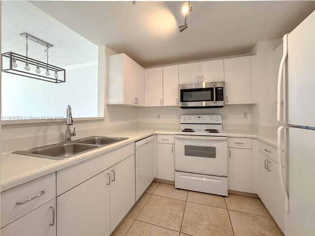 Building Photo - 50 Menores Ave