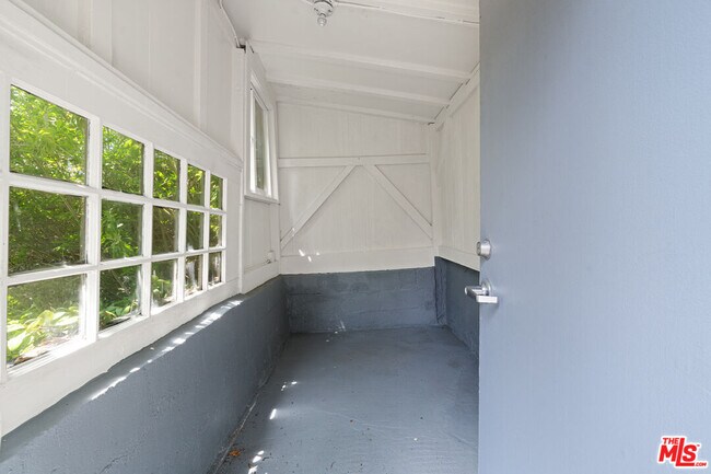 Building Photo - 631 Pier Ave