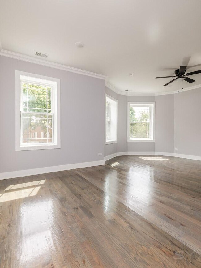 Building Photo - 3 bedroom in Chicago IL 60637