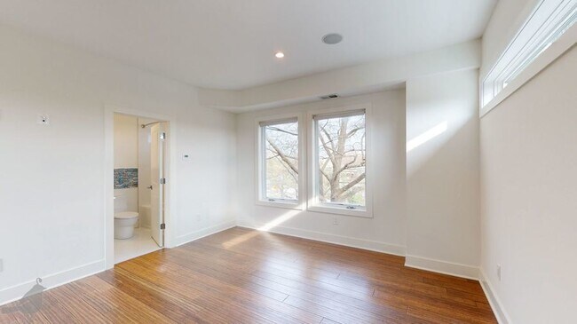 Building Photo - 1103 9th St NE