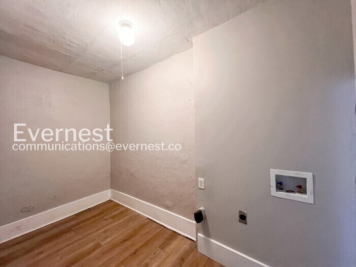 Building Photo - 905 Parkhaven Ln