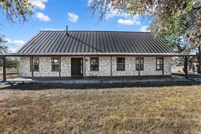 Building Photo - Hill Country Retreat