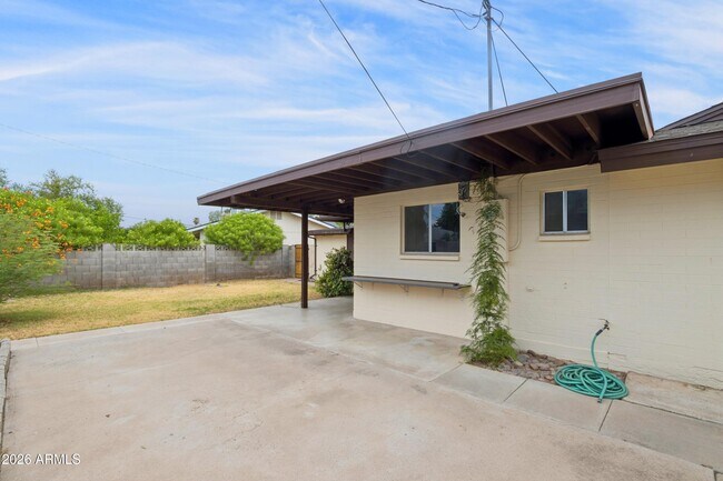 Building Photo - 1014 E Balboa Cir