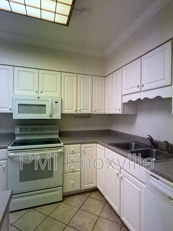 Building Photo - 5709 Lyons View Pike