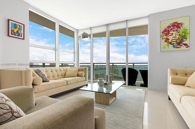 Building Photo - 950 Brickell Bay Dr