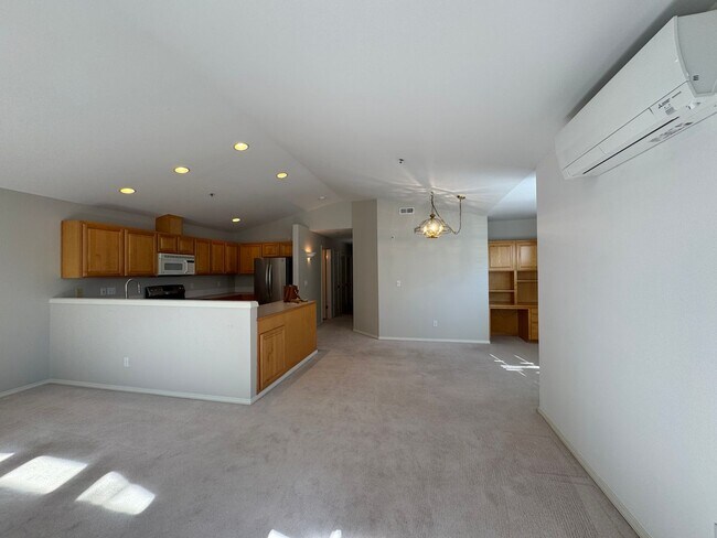 Building Photo - 2bd/2ba Edmonds Condo