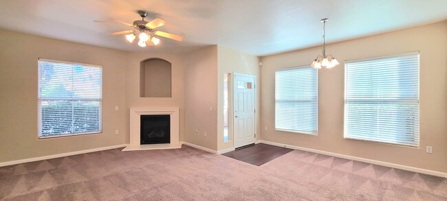 Building Photo - LUXURIOUS 1 STORY CONDO IN NATOMAS W/ ON-S...