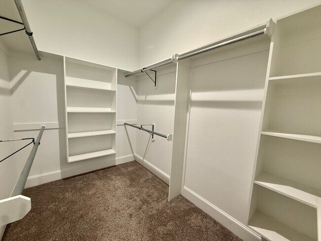 Building Photo - 1037 Stagecoach Bend