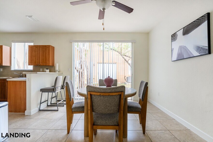 Building Photo - 1140 SE 24th Rd