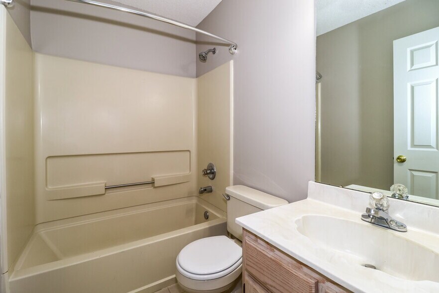 Building Photo - 784 Breeze Way