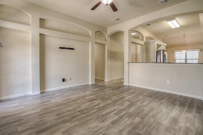 Building Photo - 103 Garden Acres