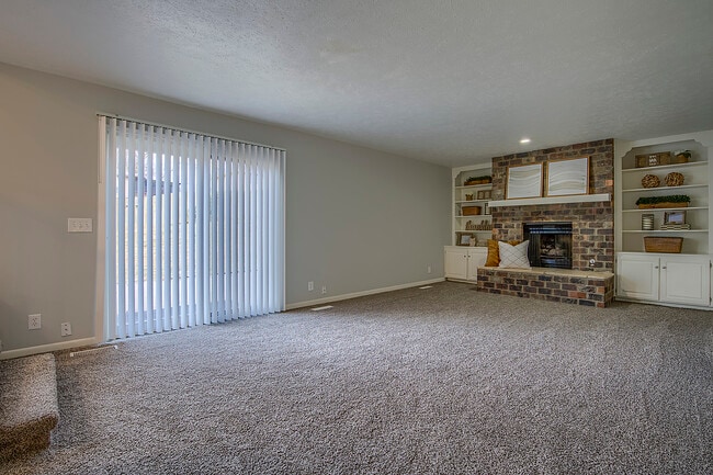 Building Photo - 1444 S 167th St