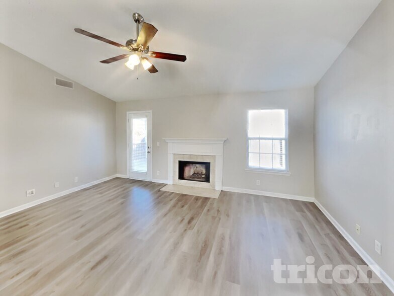 Building Photo - 3230 Oneida Ct