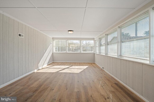 Building Photo - 312 N Hammonds Ferry Rd