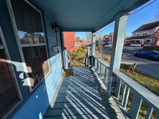 Building Photo - 561 Irondale St